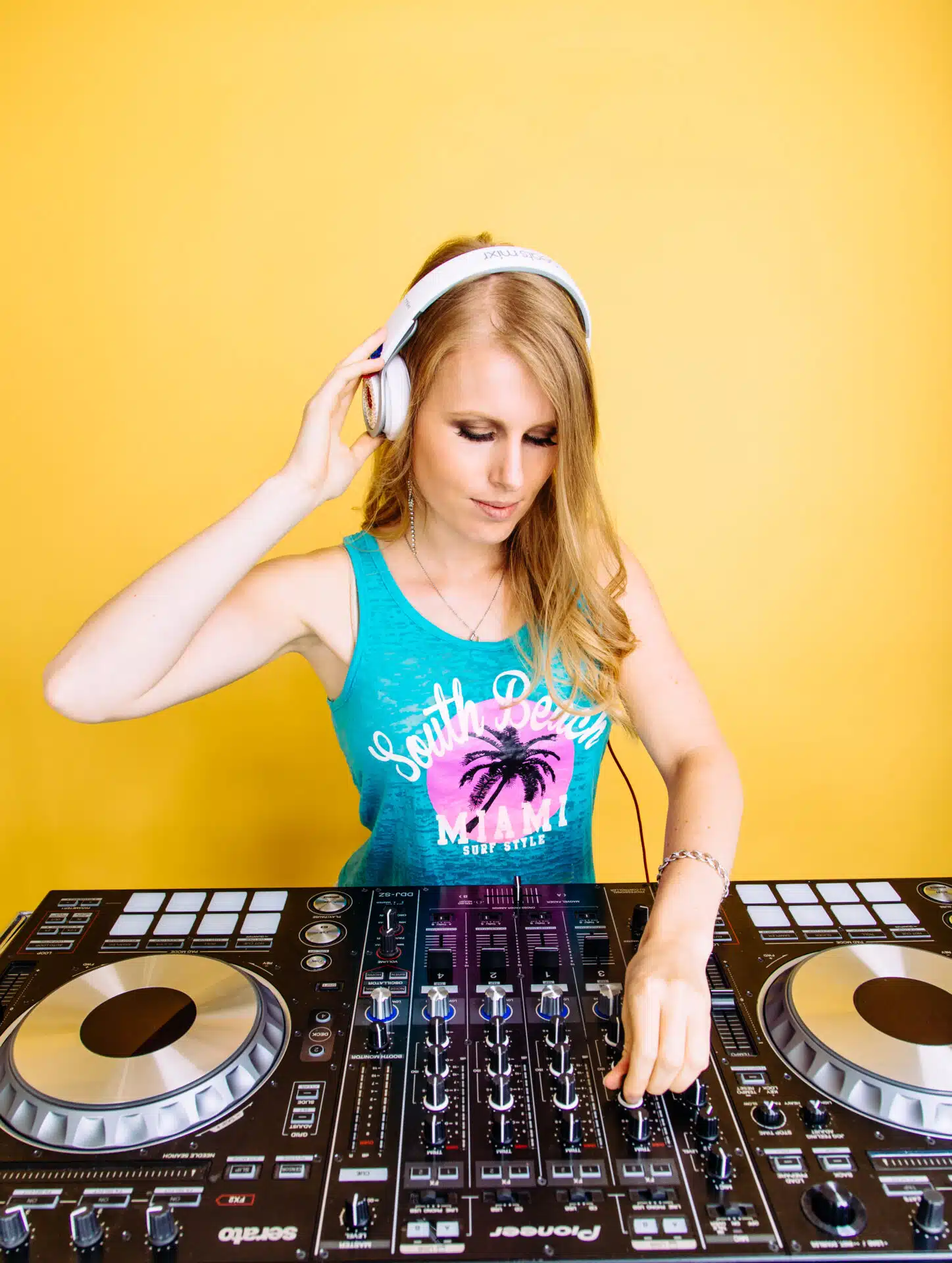 Female DJ international