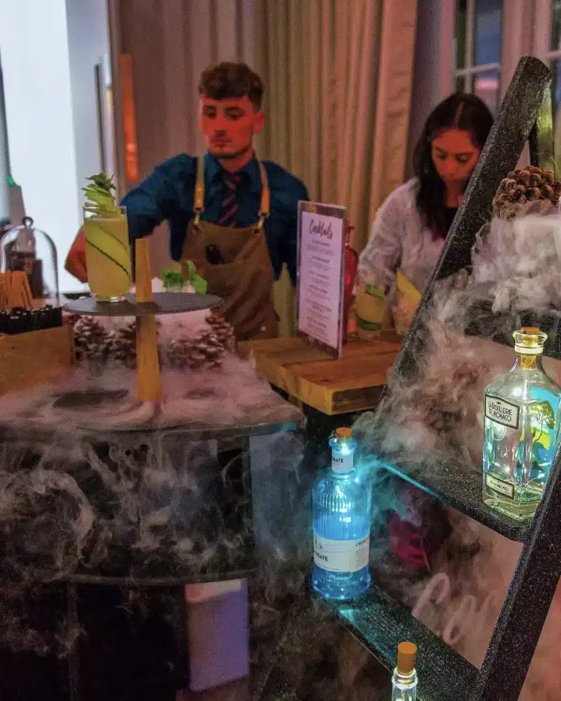 Cocktails with smoke from mixologist