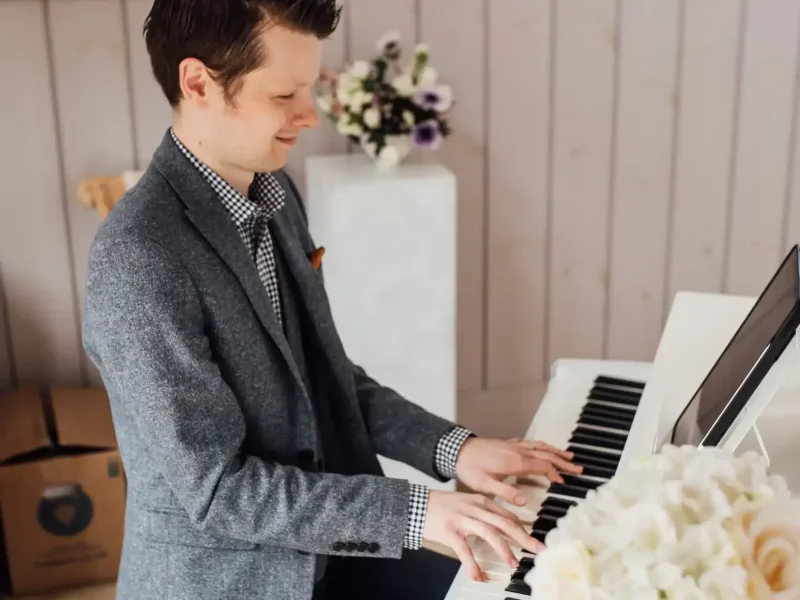 Hire wedding pianist