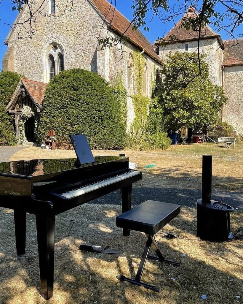 outdoor pianist to hire for wedding